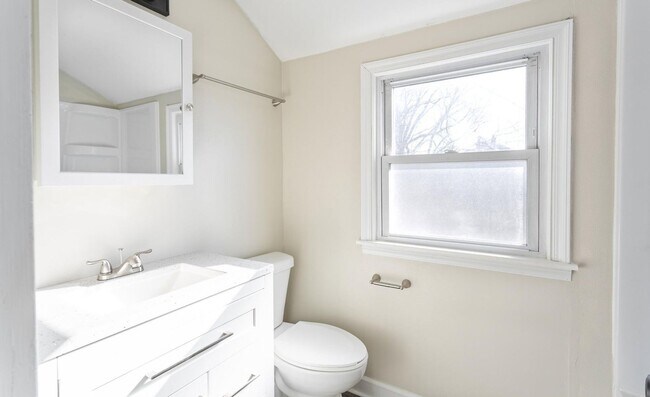 Building Photo - 2750 N 61st St