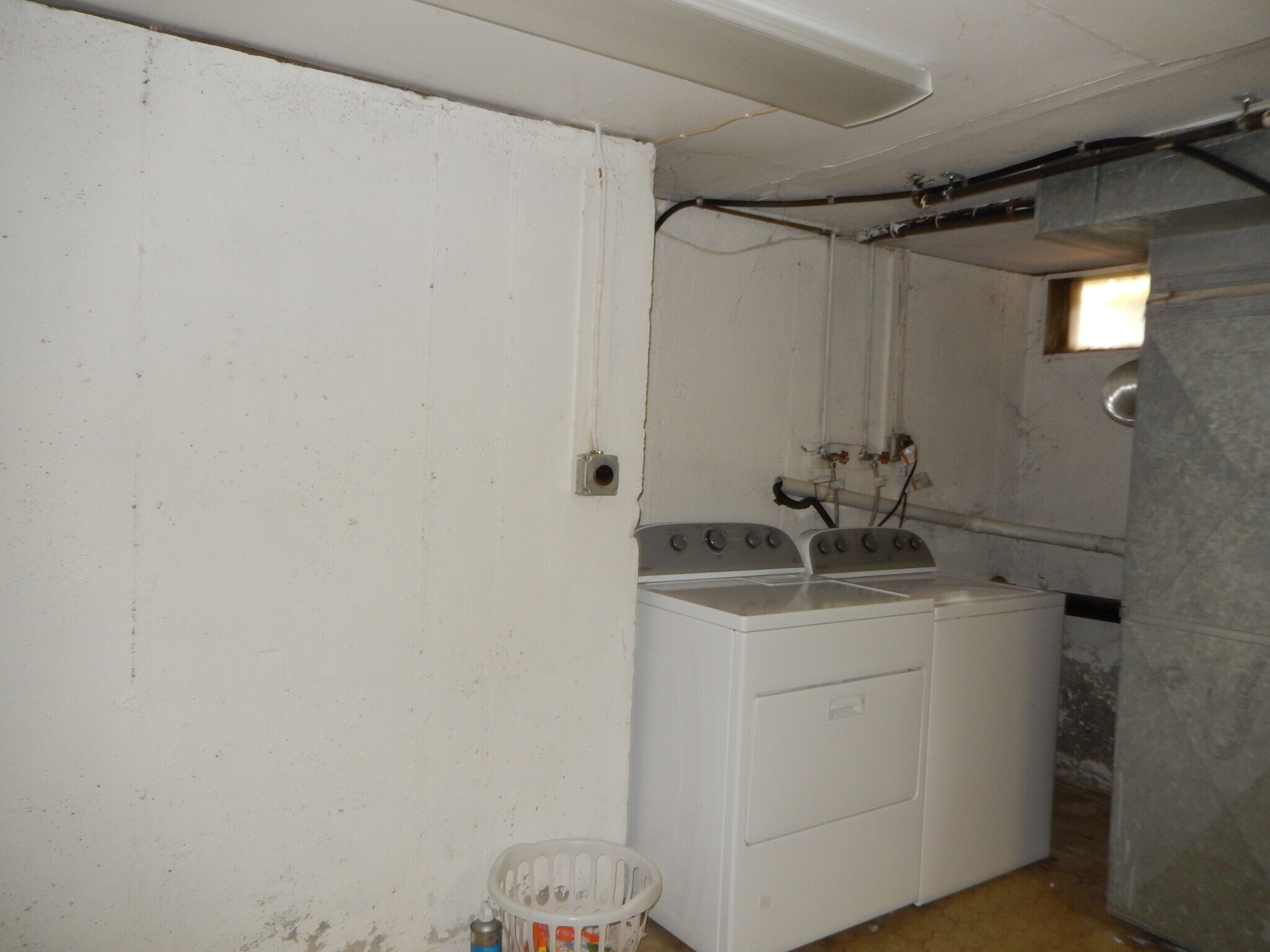 Building Photo - 222 Melody Ln