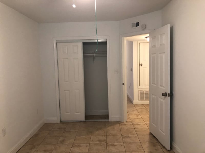 Building Photo - 211 Green Acres Rd