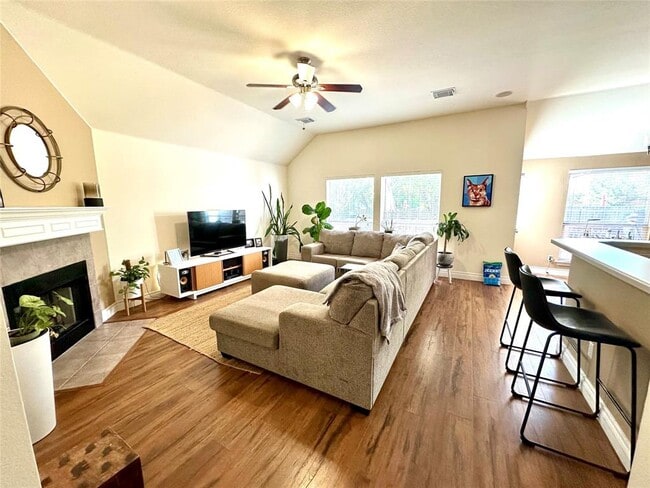 Building Photo - 15818 Hamden Cir