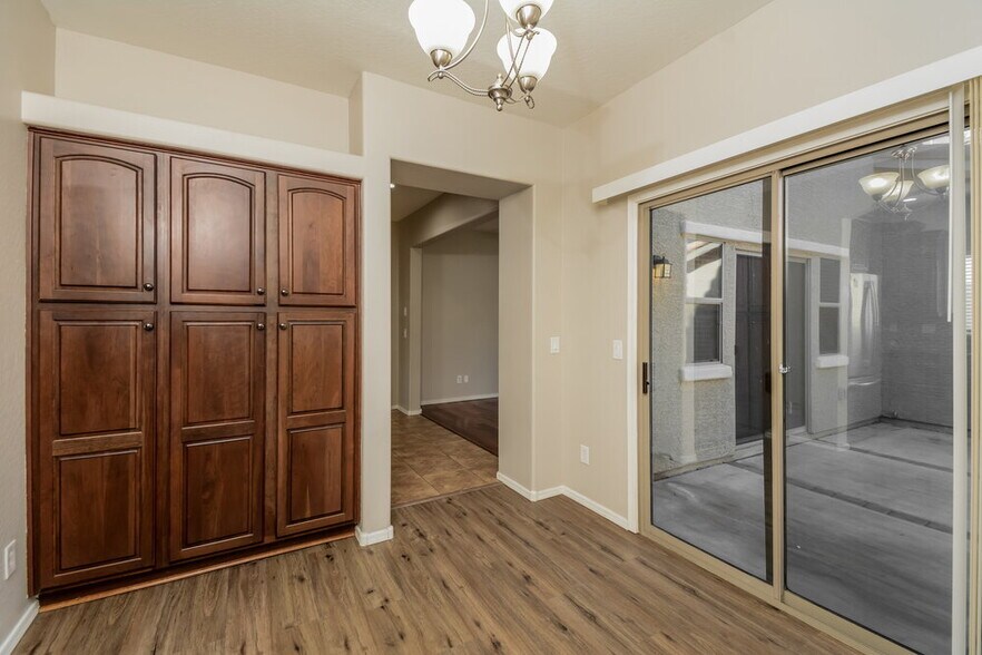 Building Photo - 14208 W Country Gables Dr