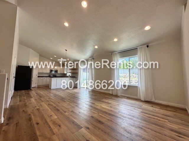 Building Photo - This property offers a NO DEPOSIT option available for qualified renters!