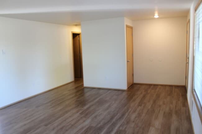 Building Photo - Recently updated 4 bedroom and 2 bath home...