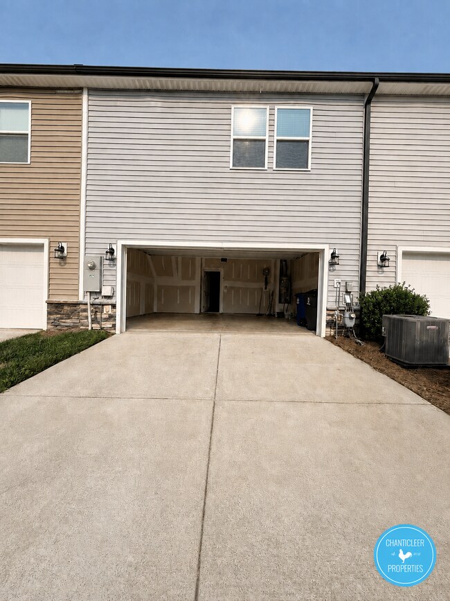 Building Photo - 5820 Crestlawn Ct