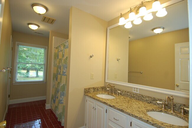 Building Photo - 3101 Janice Rd