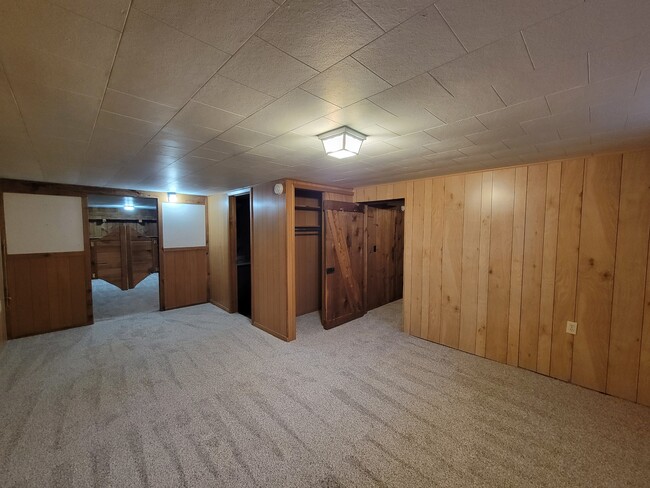Building Photo - 2316 Royal Dr