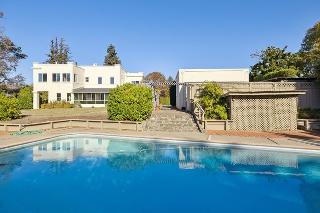 Building Photo - 715 Brewer Dr