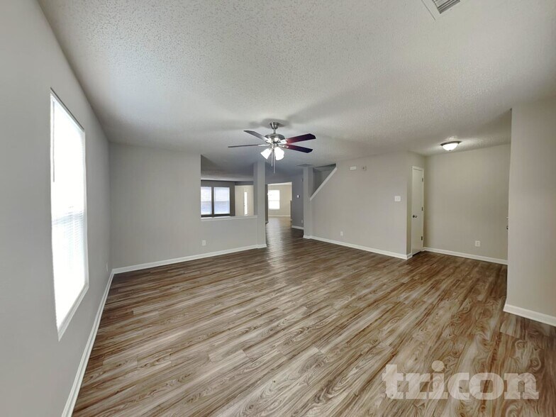 Building Photo - 6210 Robur Ct