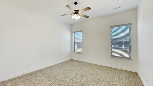 Building Photo - 301 Post Oak Ave