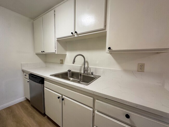 Building Photo - 10140 Mountair Ave