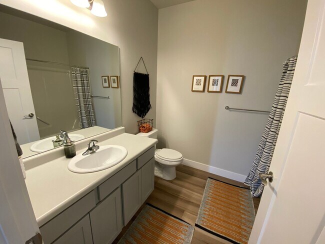 Building Photo - Lakefront at Vineyard Town Center Condo