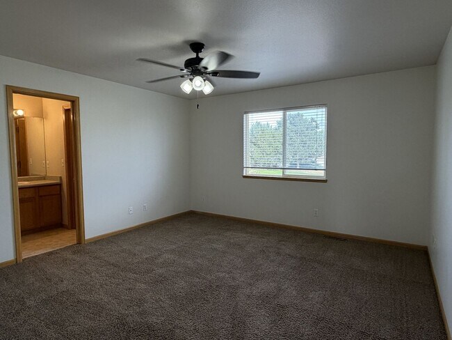 Building Photo - 625 Brewer Dr