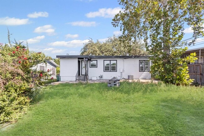 Building Photo - 214 Nassau Dr