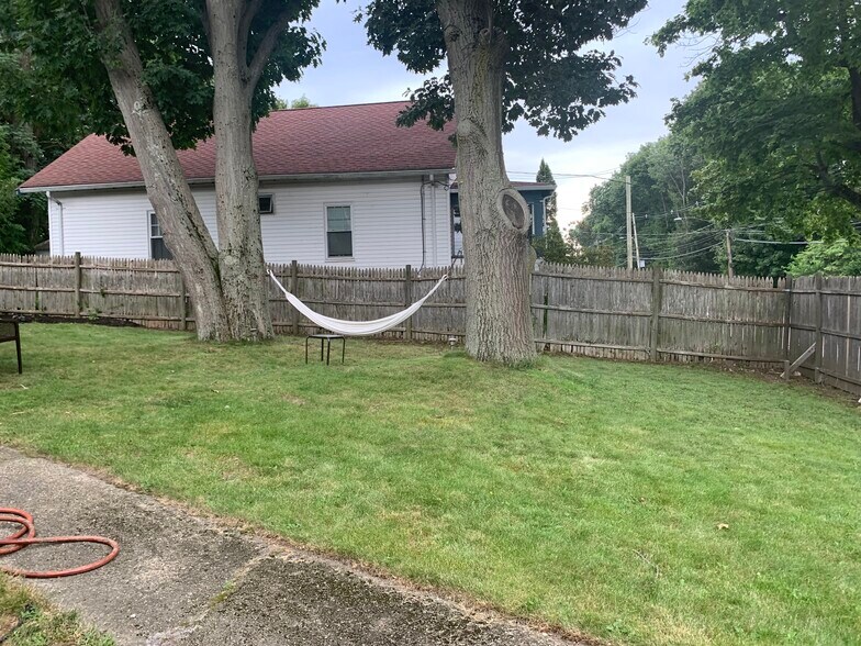 Building Photo - 11 Bridge St