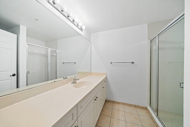 Building Photo - 3020 Alcazar Pl