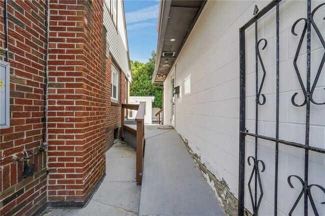 Building Photo - 1041 Atwood Ave