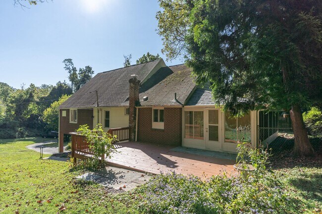 Building Photo - 6221 Walhonding Rd