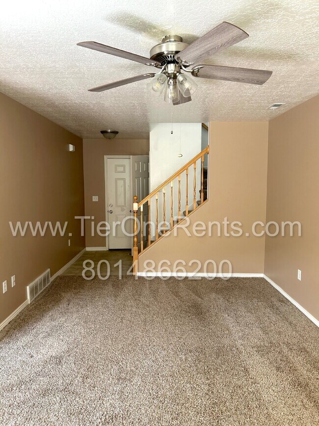 Building Photo - Move-in special: $500 off First months rent