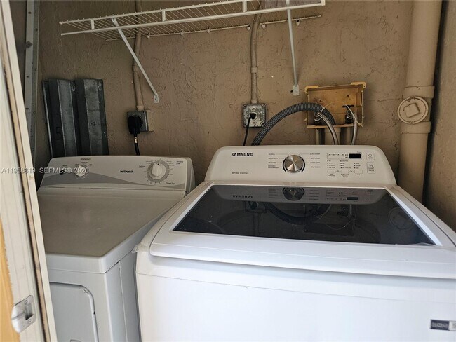 Building Photo - 151 SW 117th Ave