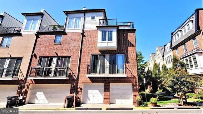 Building Photo - 9700 Cedar Farm Cir