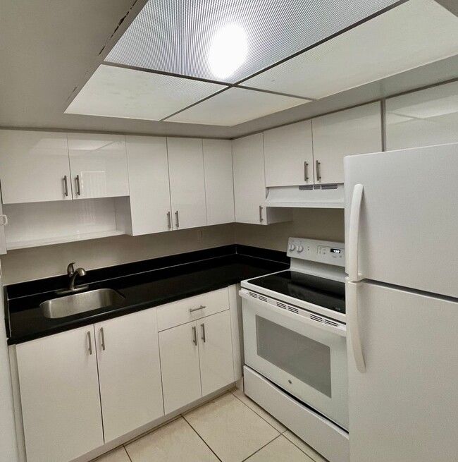 Building Photo - 2b1b Apartment -Now Available- Located in San Souci/ North Miami *Great Location*