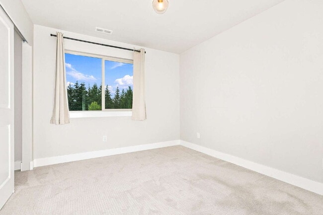 Building Photo - Spacious 4-Bedroom Townhome in Lake Stickney – Lynnwood- Available NOW for RENT