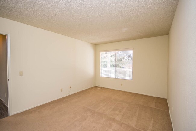 Building Photo - 3BR/2Bath Cozy home within Quail Ridge Com...