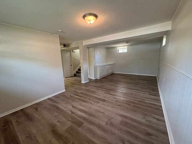 Building Photo - Comfortable 3-Bedroom Home with Fenced Yar...