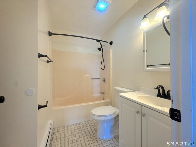 Building Photo - 666 Broad St