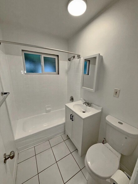 Building Photo - 1248 N Las Palmas Ave