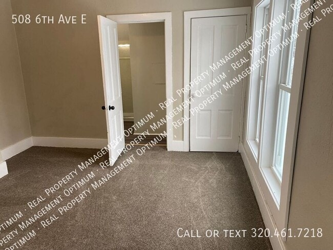 Building Photo - 508 6th Ave E