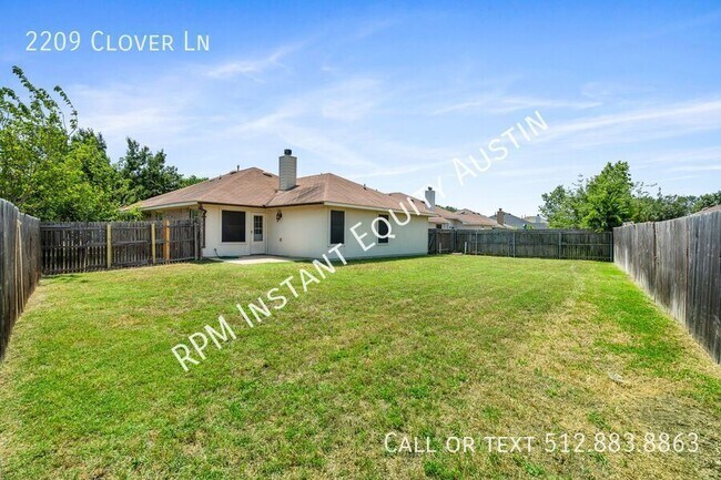Building Photo - 2209 Clover Ln