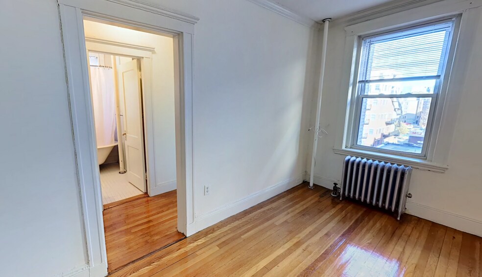 Building Photo - 52 Queensberry St