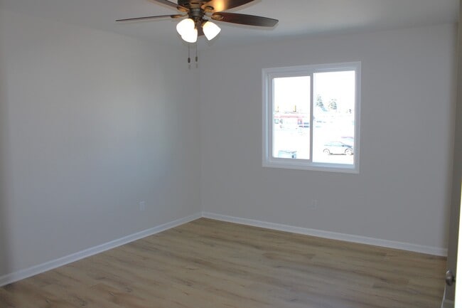 Building Photo - 105 E Division St