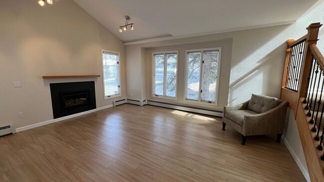 Building Photo - Lovely 2 Bedroom Townhouse Condo W/Garage - Corner Lot - Call Today!