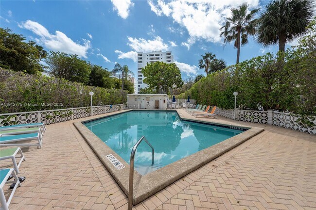 Building Photo - 1881 Washington Ave