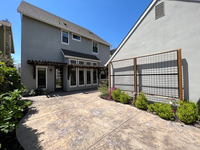Building Photo - 3 bedroom | 2.5 bathroom | Crocker Village...