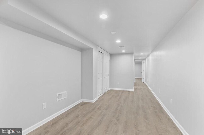 Building Photo - 69 Slocum St