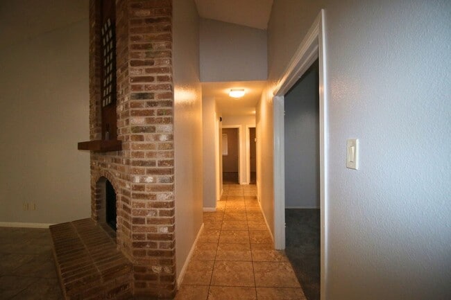 Building Photo - 9347 Laurel Grove