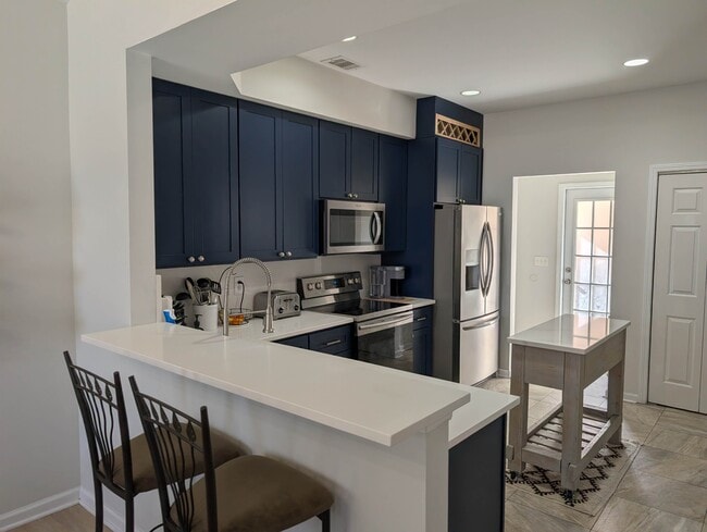 Building Photo - 4717 Farm Lake Dr