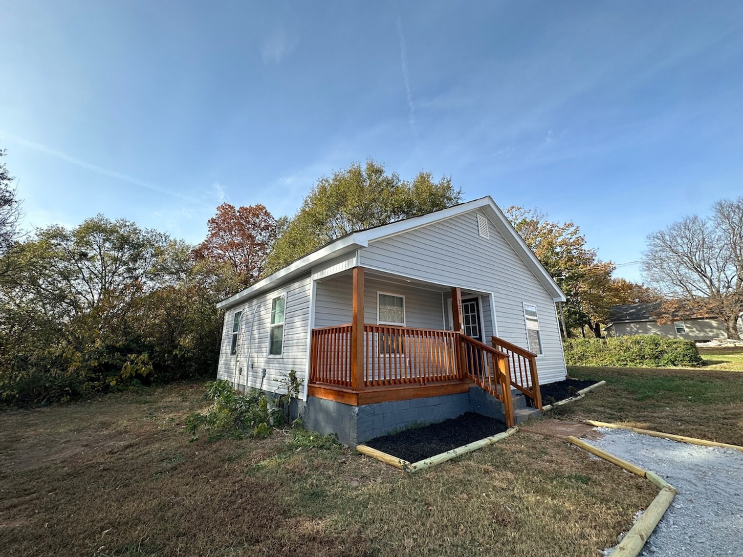 Building Photo - 121 Forest St