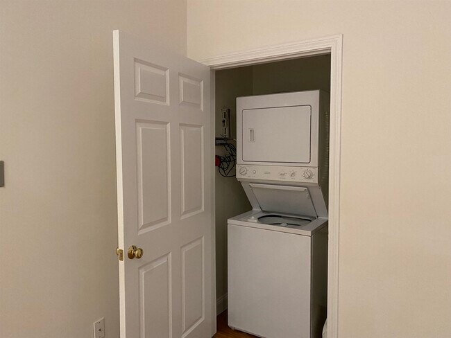 Building Photo - 59 Cluff Rd