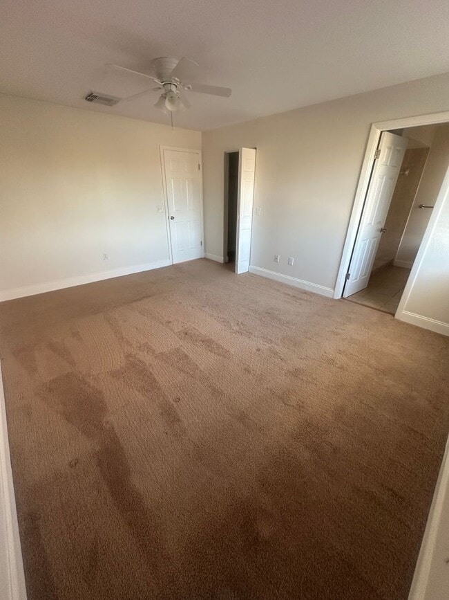 Building Photo - Beach Place Town House