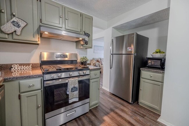 Building Photo - 2073 Raintree Pl