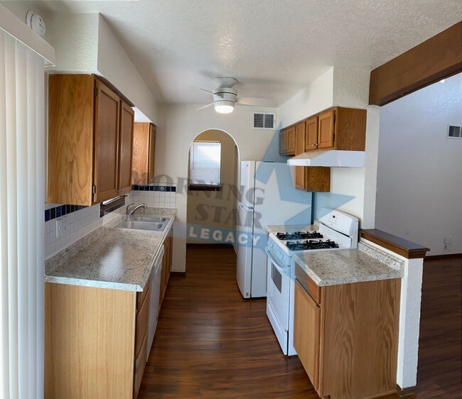 Building Photo - 2 bed, 2 bath townhome