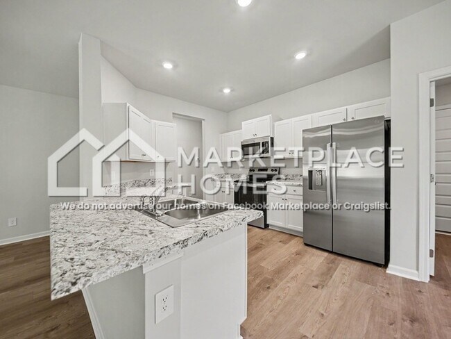 Building Photo - 1721 Amber Ave