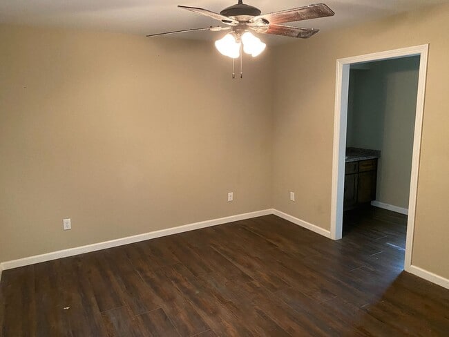 Building Photo - 2336 W Packwood Dr