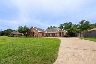 Building Photo - 1105 Bayshore Dr