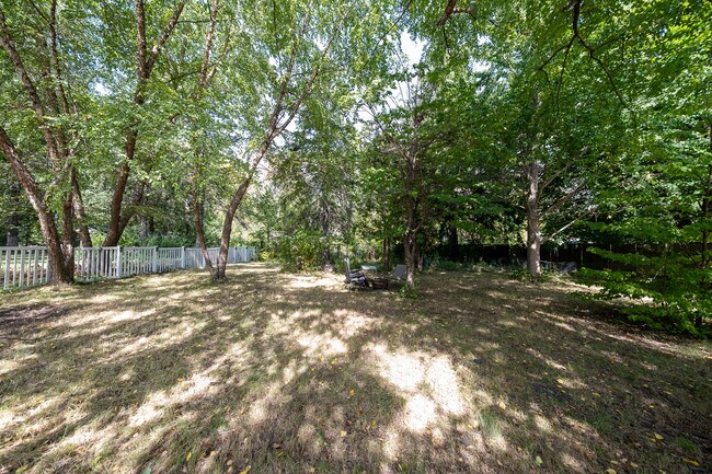 Building Photo - 14510 Gleason Lake Dr