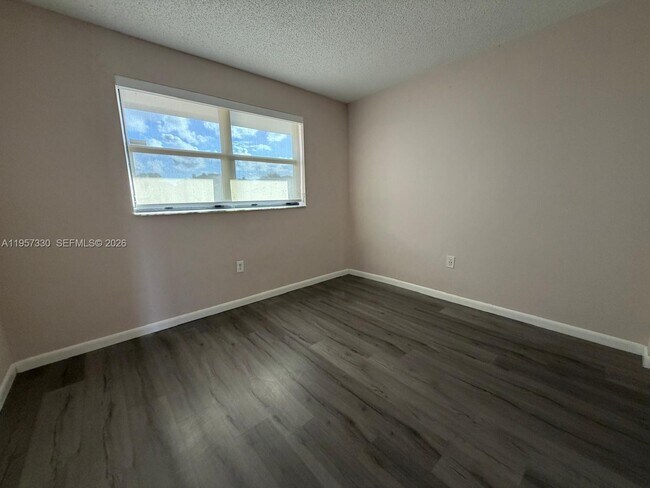 Building Photo - 9971 Nob Hill Pl